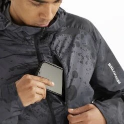 Salomon Bonatti Cross Full Zip Hoodie Homme -Salomon Vetements Boutique main LC1868000 5 MOD bonatticrossfzhoodie deepblackaoperiscope chestpocket m.pn 6fea